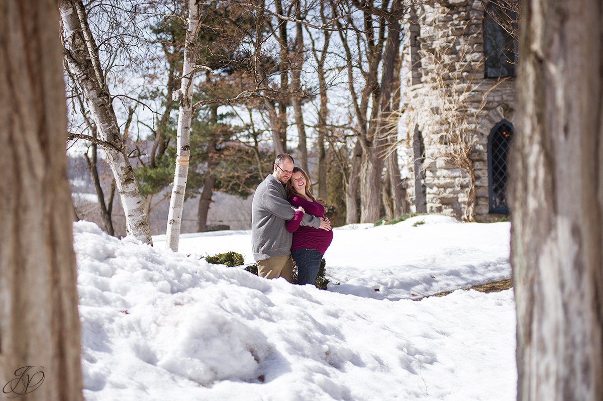 beautiful expecting mother photo, albany maternity photography, albany maternity photographer, beardslee castle photos