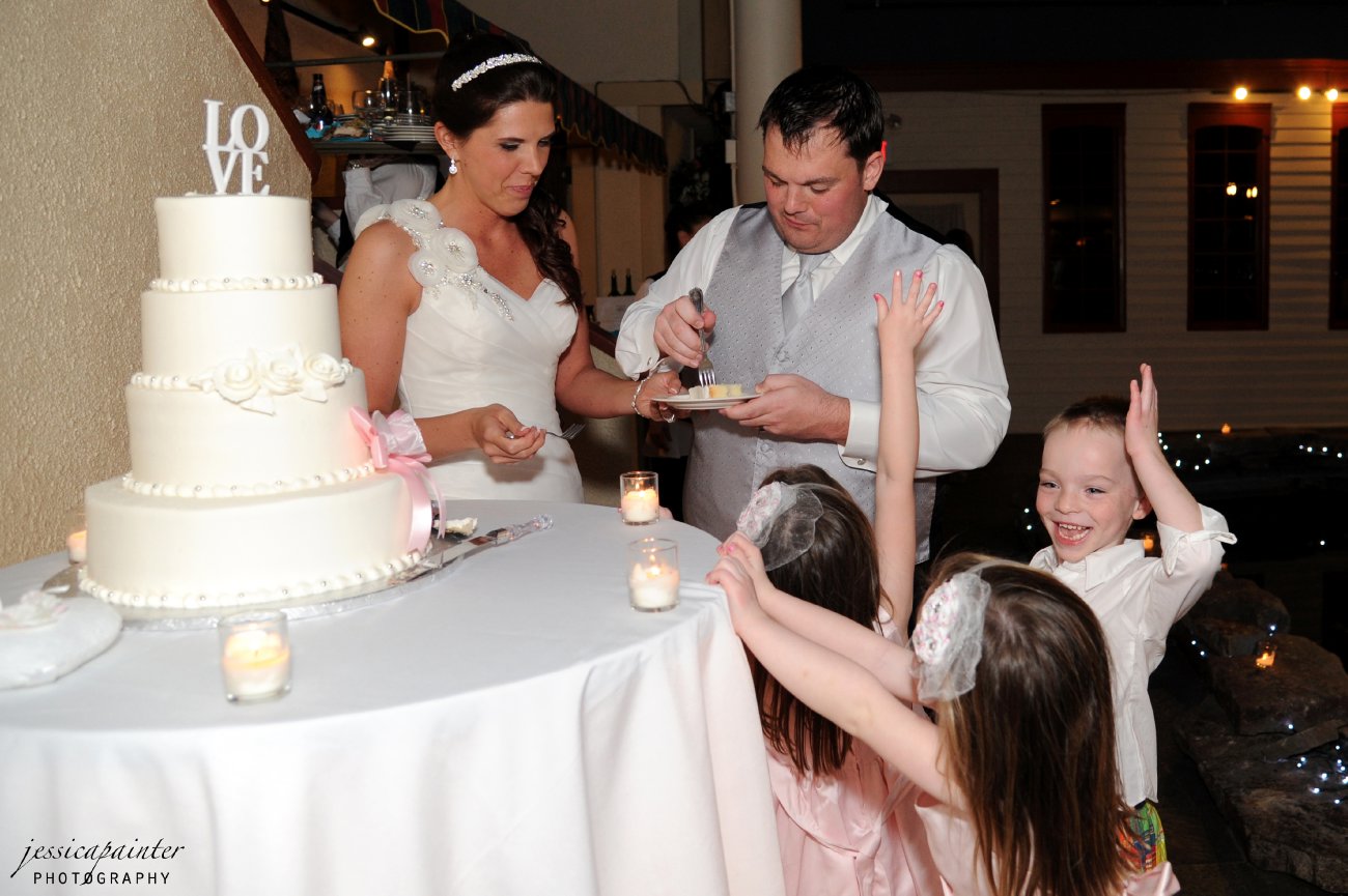Wedding cake cutting, Wedding Photography, Longfellows, Saratoga, NY