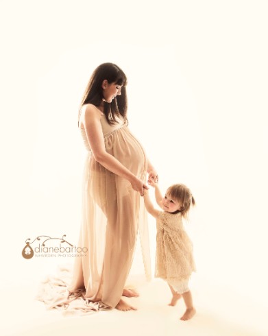 Pregnancy and newborn photography in Riverside