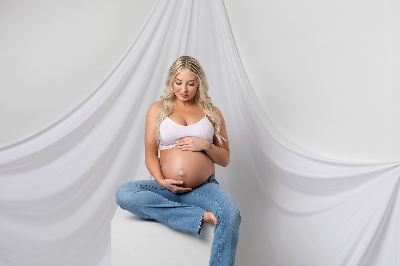 Hailee's Studio Maternity Session - Augusta, Wisconsin