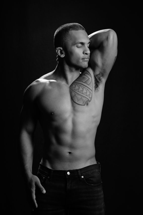 🎁 When You’re Not Sure What Size… Get Her a Boudoir Session! 💋