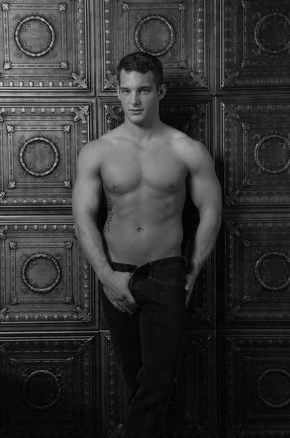 🎁 When You’re Not Sure What Size… Get Her a Boudoir Session! 💋