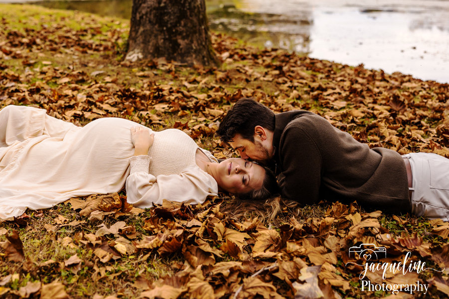 When Is the Best Time to Book Maternity Photos?