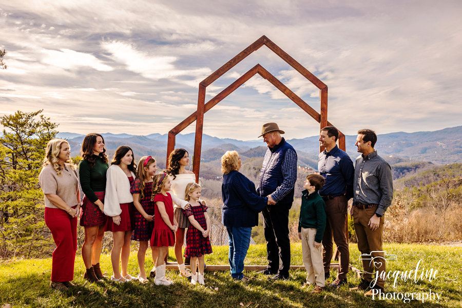 When Is the Best Time to Book Maternity Photos?