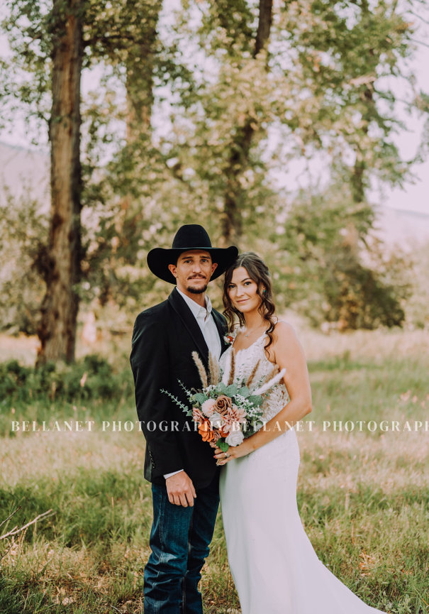 Nick and Eva Sweet Water Hollow Salmon Idaho Idaho Wedding