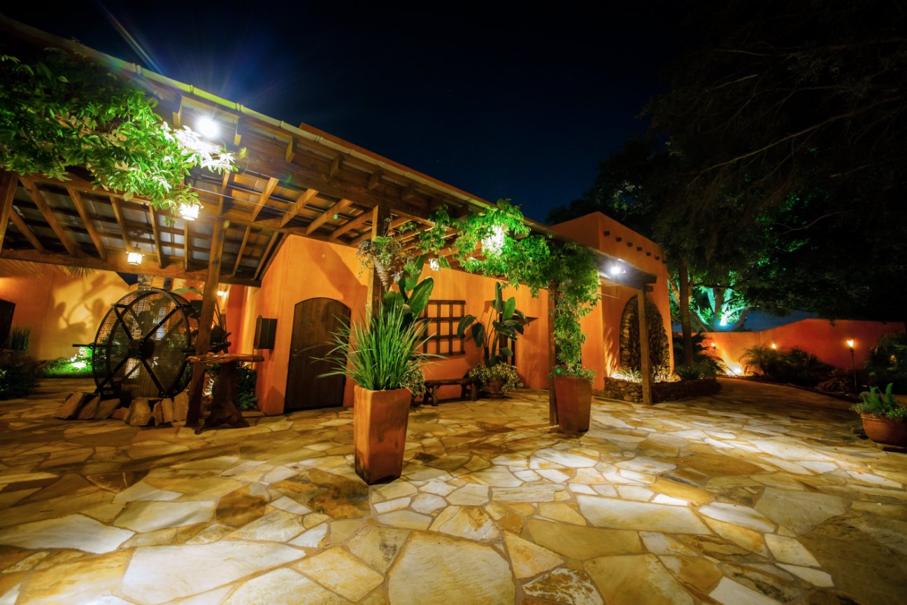 Agaba Studios - Christian Photographers who are passionate about true love  - AGAVE REAL