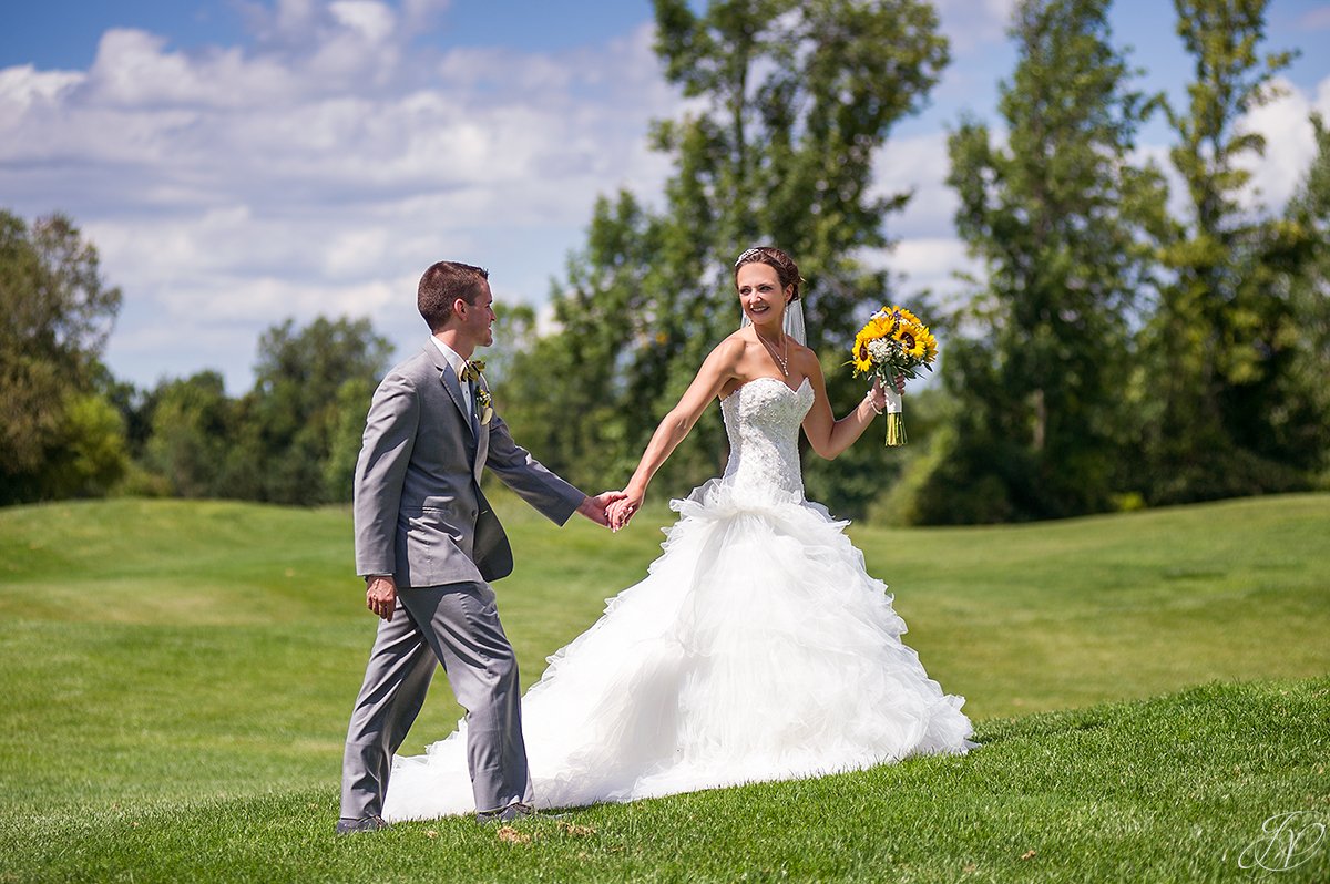 bride and groom scenic golf course