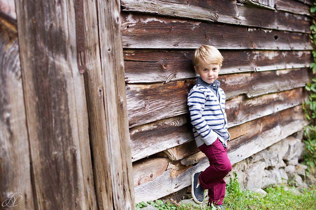 fall family portrait children barn portrait