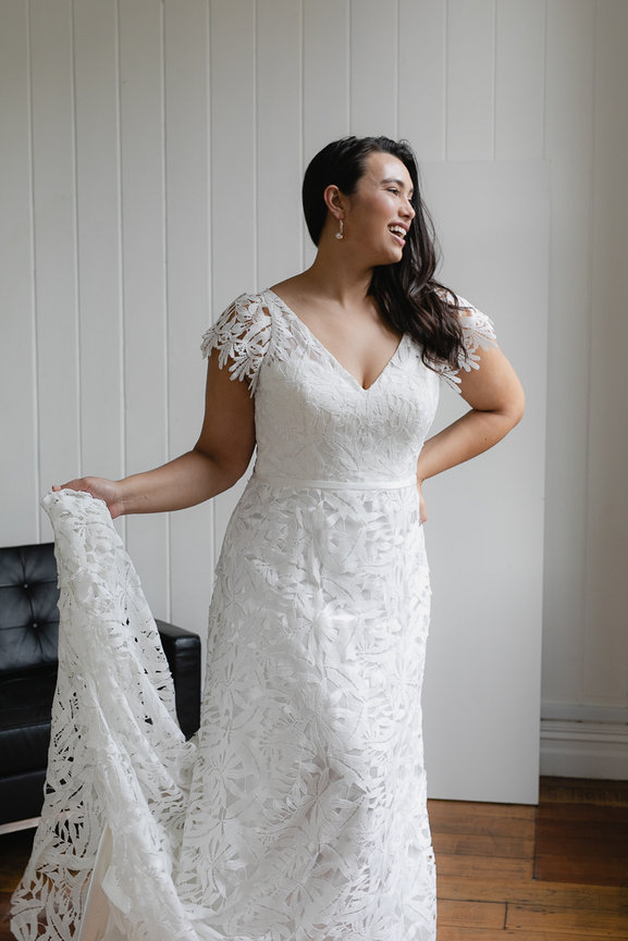 curve bridal dresses