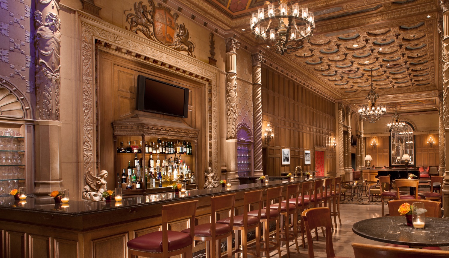 LA Biltmore Hotel Bar with Spanish-Italian Renaissance Architectural in Downtown Los Angeles.