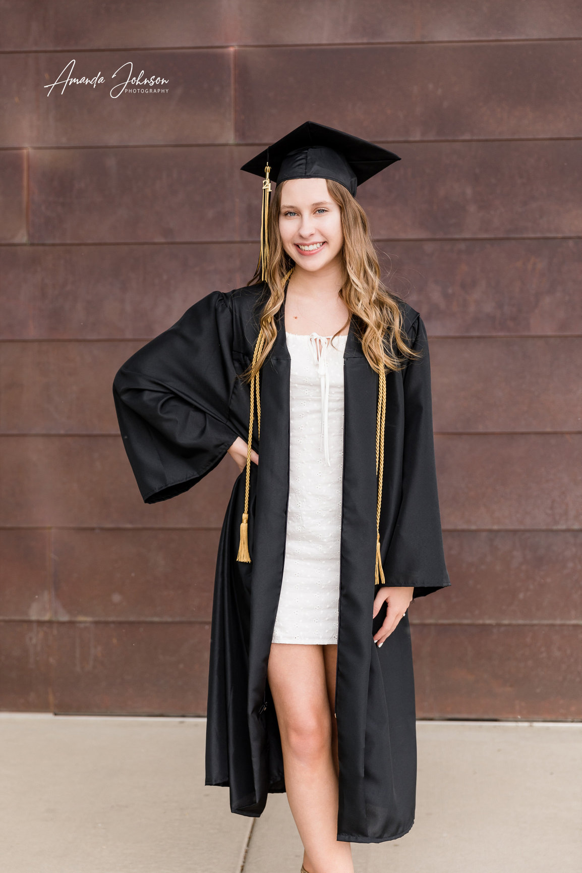 Reasons why you should have a cap and gown photo session before graduation