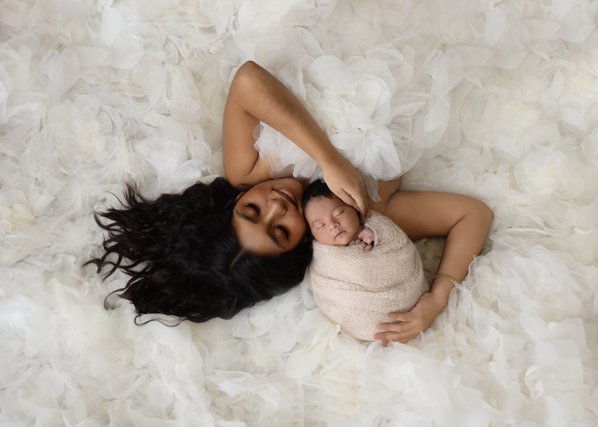 Cute newborn baby wrapped in a cozy swaddle - Andrea Ruff Studios Orlando