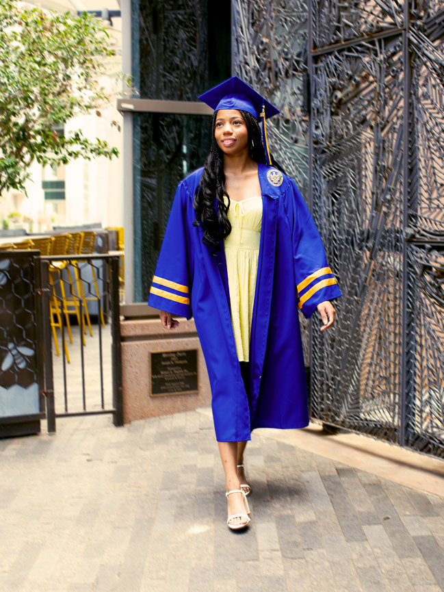 Candid senior photo sessions in Greenville, South Carolina that create memorable images for sharing online and with family.