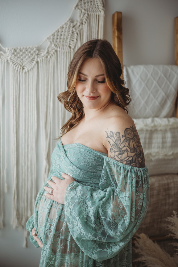 maternity photographer, la crosse maternity photographer, onalaska wisconsin photographer, maternity and newborn photography wisconsin, In studio maternity