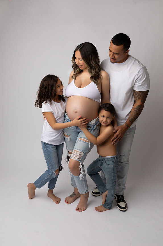 riverside maternity photoshoot, riverside maternity photography, riverside maternity session, riverside maternity photos,