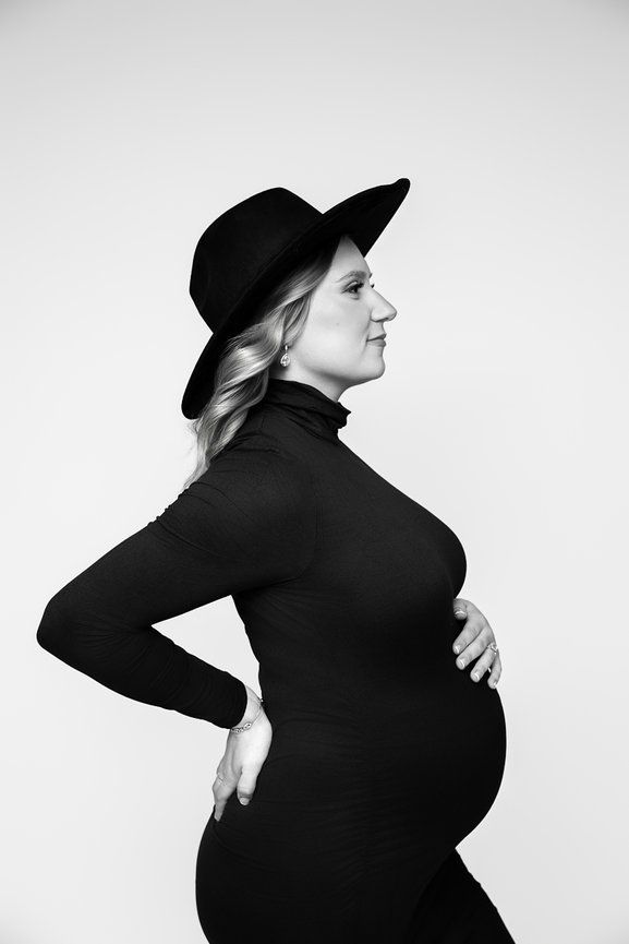 luxury maternity session, stylized maternity, la crosse, wi, studio maternity, maternity photoshoot, high end maternity, galesville, wi