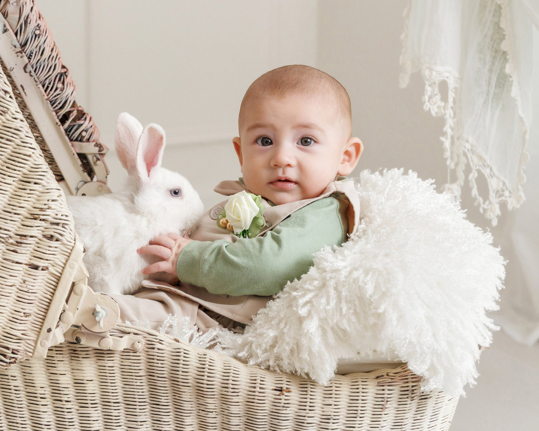 Easter Bunny mini session capturing joyful moments for Clarksville families