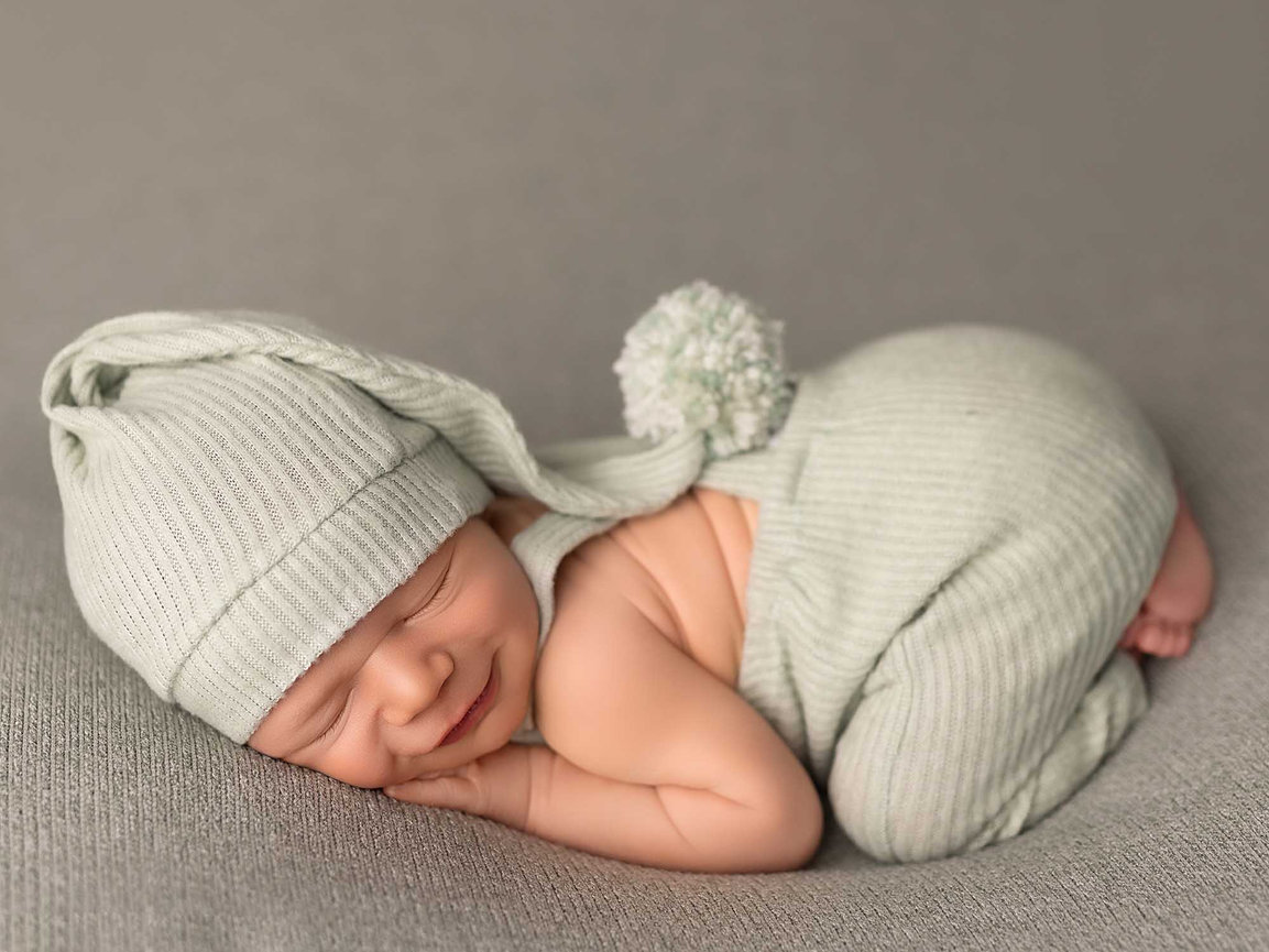 connecticut newborn photographer, newborn photography near me, newborn portraits connecticut, infant portrait sessions near me