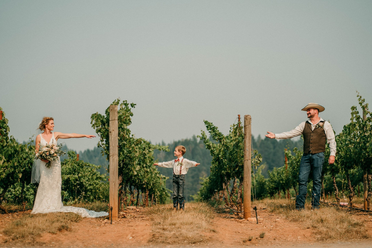 A Beautiful Western Wedding in Oregon - Dezerae Jobe Photography, image size:1297x865