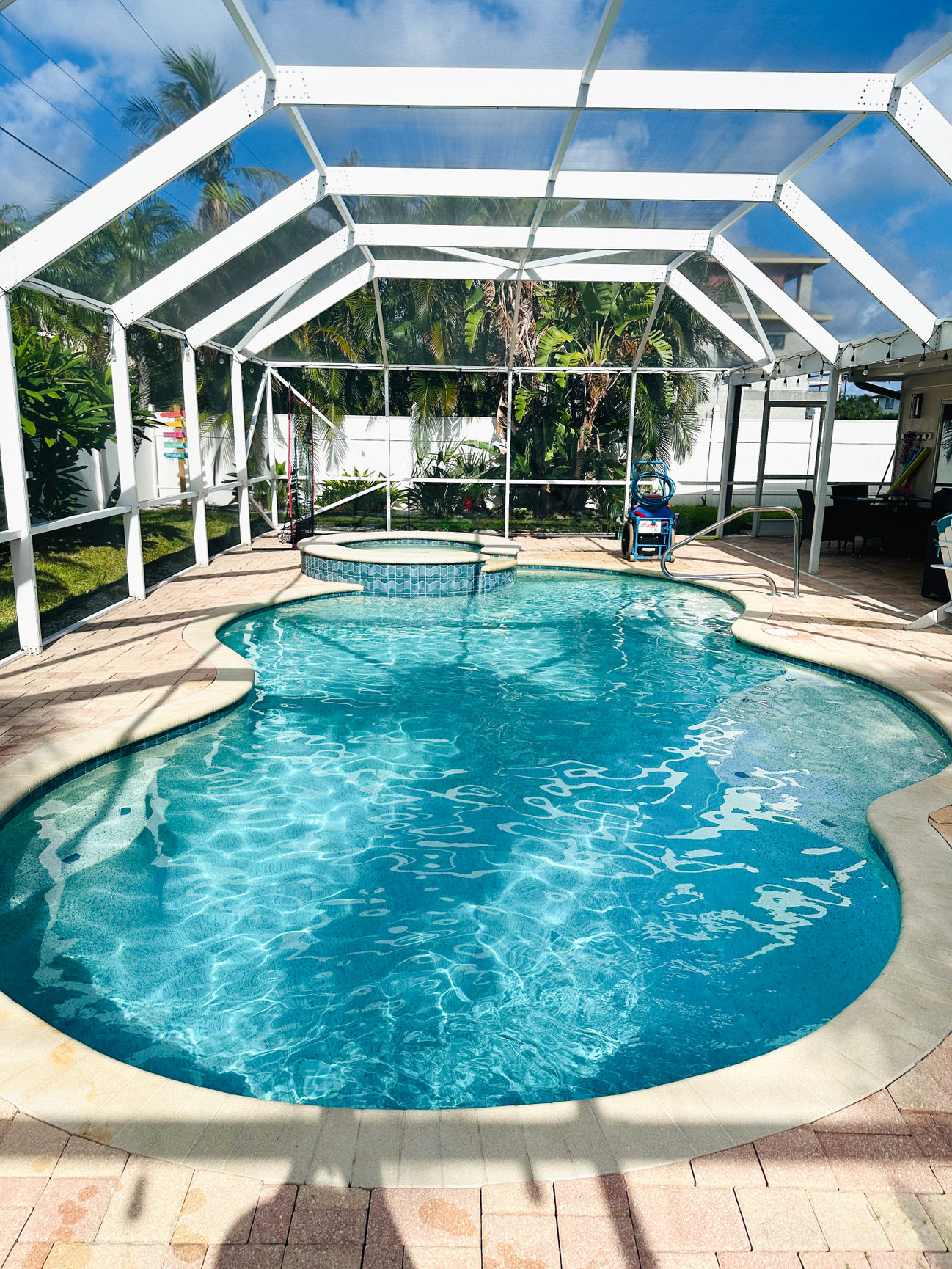 Weekly pool cleaning in Largo, FL by Playa Pool Pros