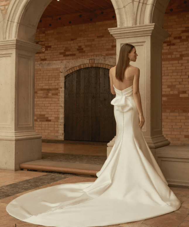 Simple Wedding Dresses | Discover the Best Simple Wedding Gowns &  Minimalist Wedding Dresses - White Bridal Boutiques