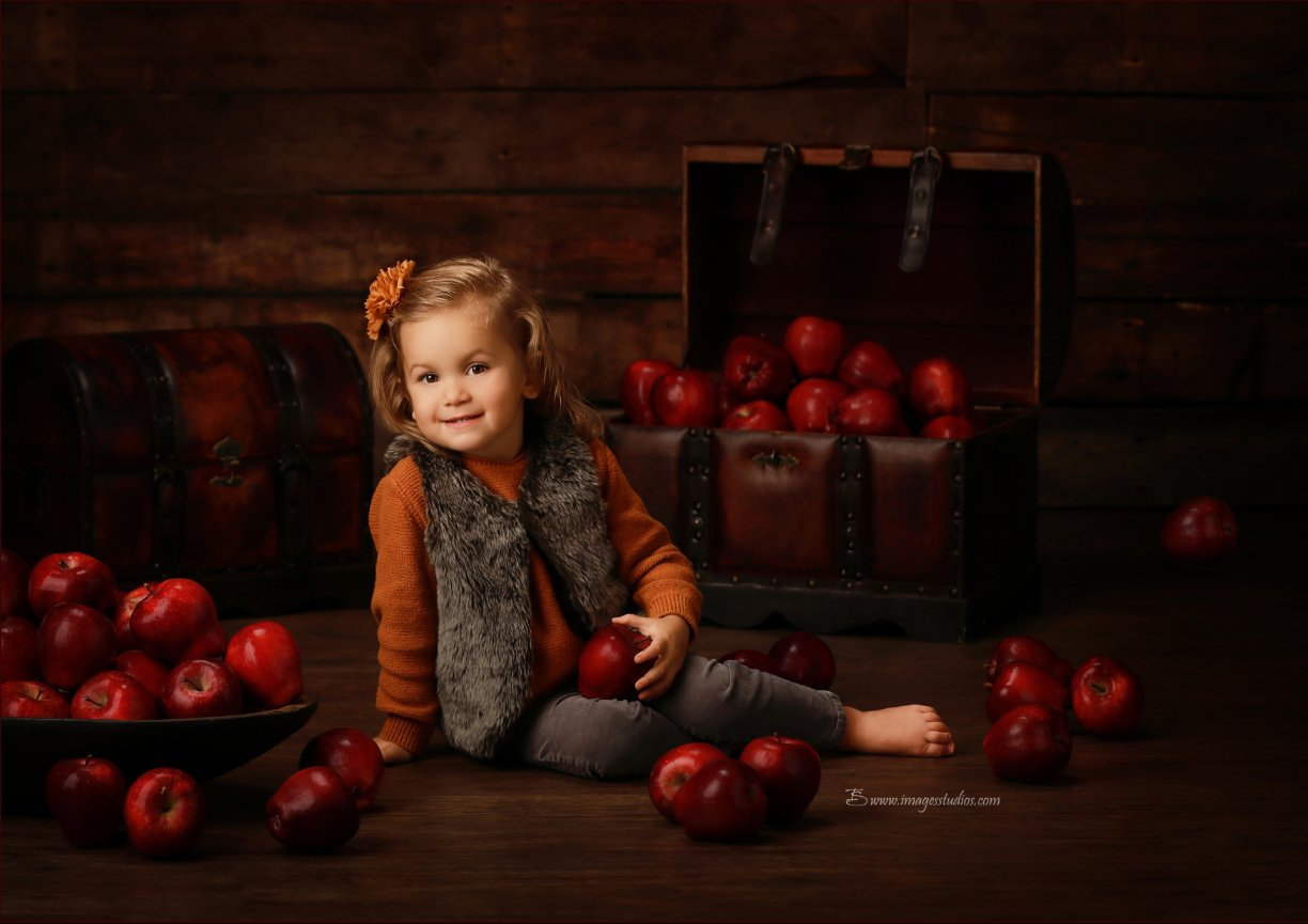 cute photo of a girl posing in a photo studio