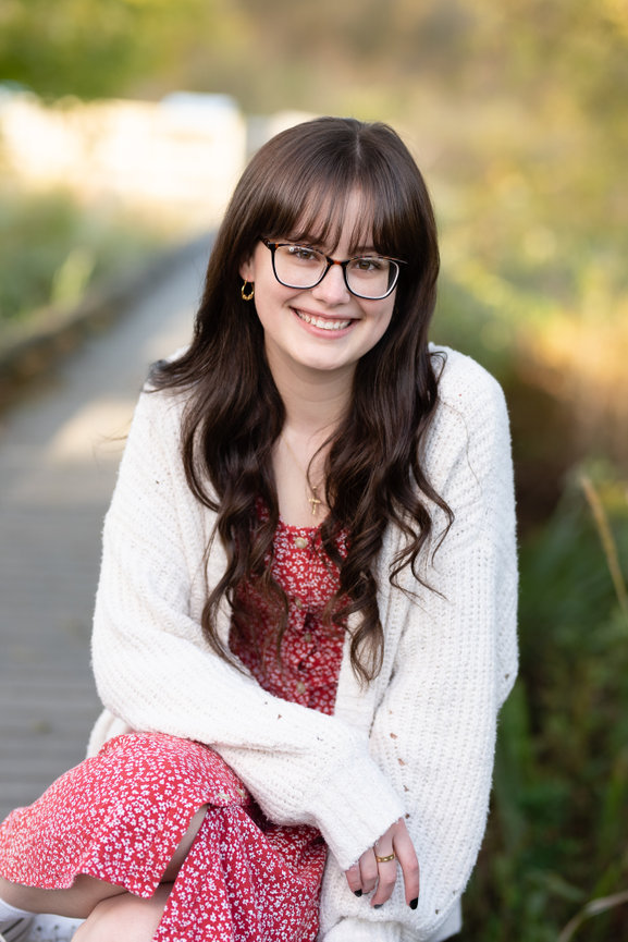 female senior portraits outdoors