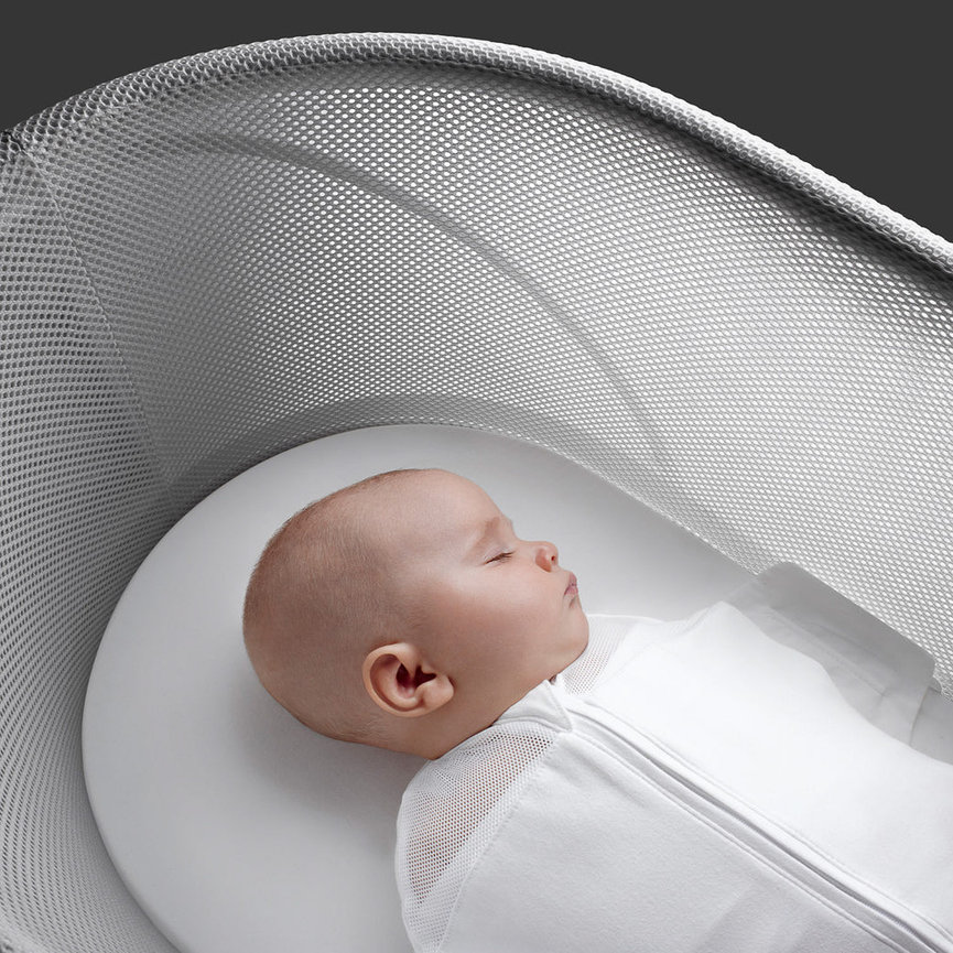 baby sleeping in snoo bassinet 