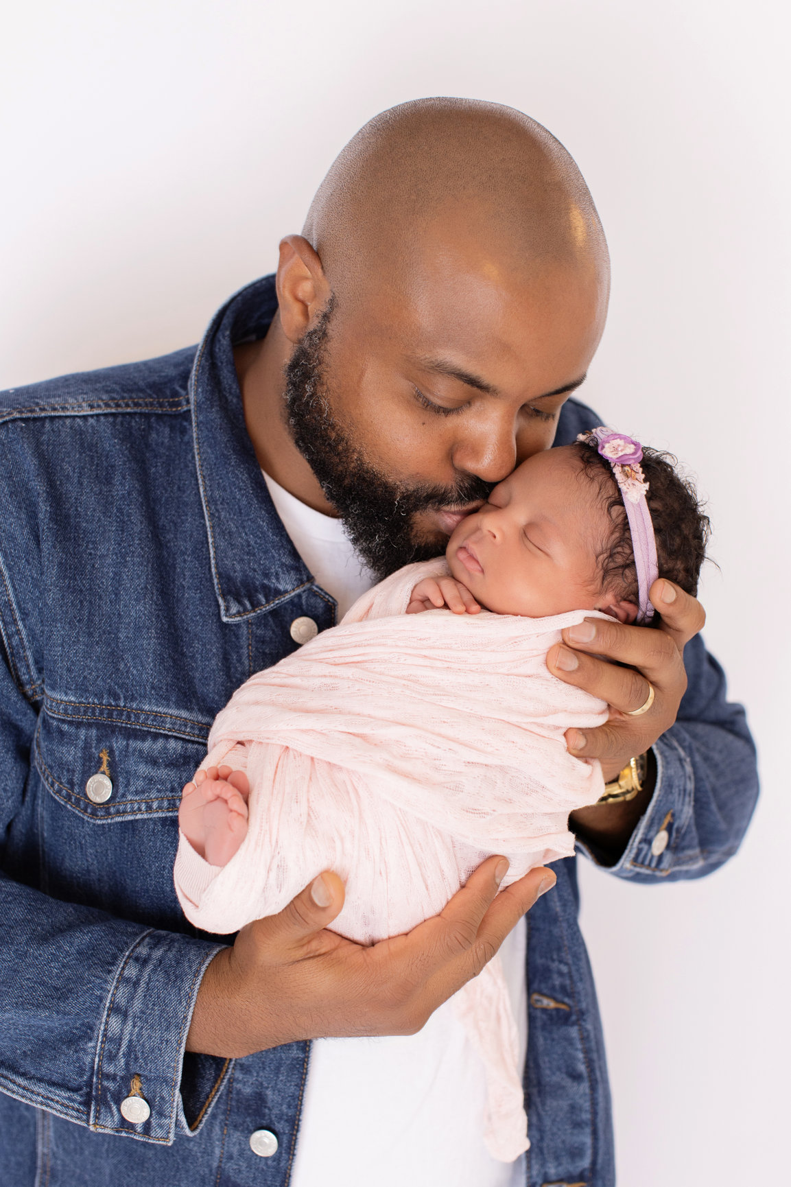 Calgary newborn photography lilac wrap daisies and family Newborn I session photo 9